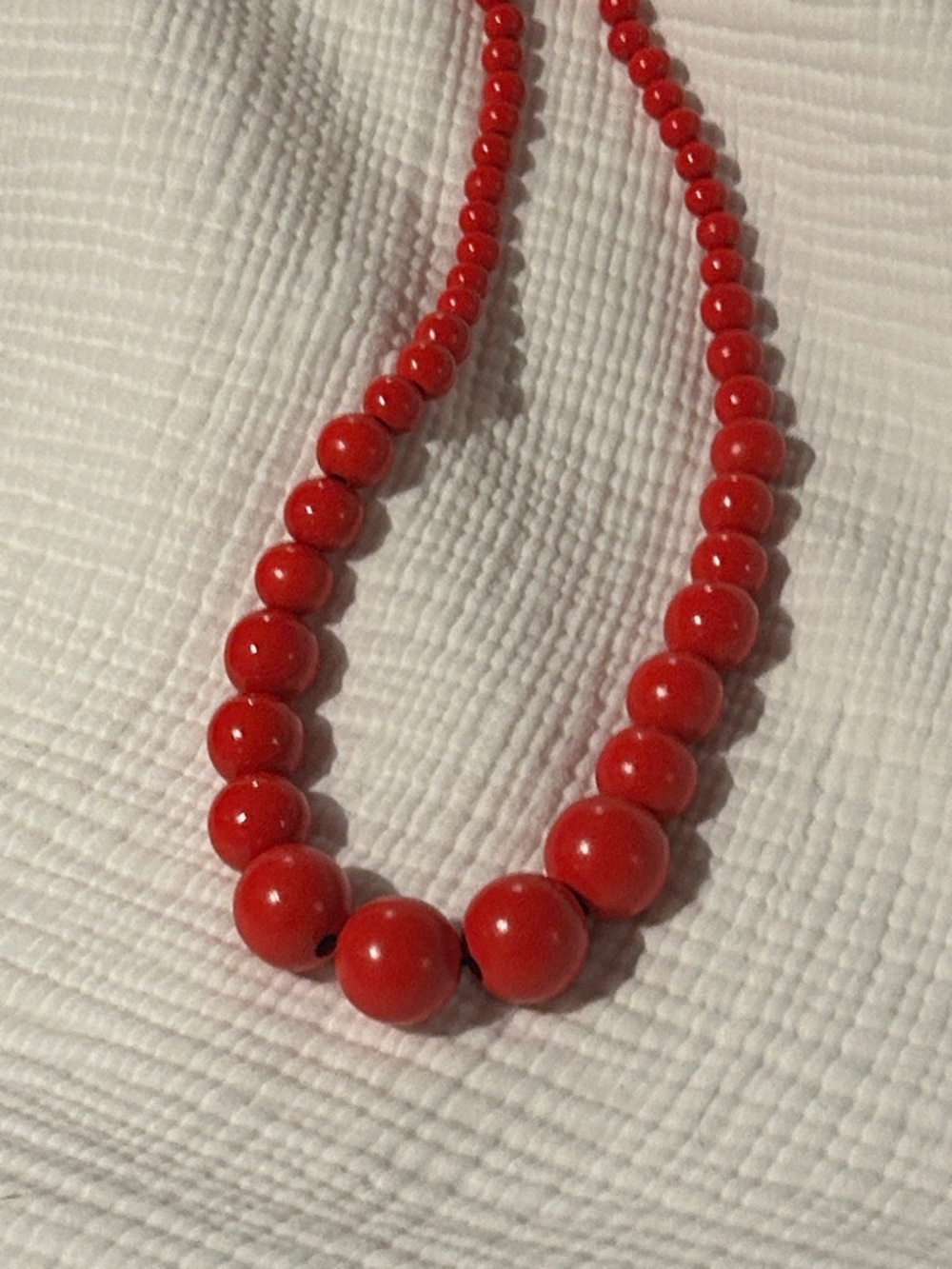 Amazing Summer Vintage Tomato Red Wood Bold Beaded Necklace 14” Drop